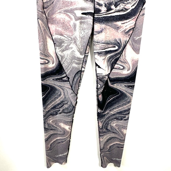 VICTORIA'S SECRET Flow On Point Onyx Marble Essential High Rise Pocket Legging - Picture 5 of 9